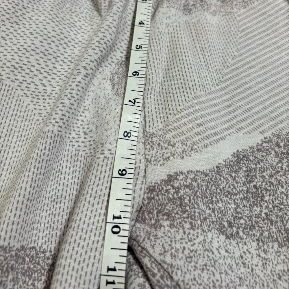 Gymshark Textured Gray and White Pants - Picture 6 of 8